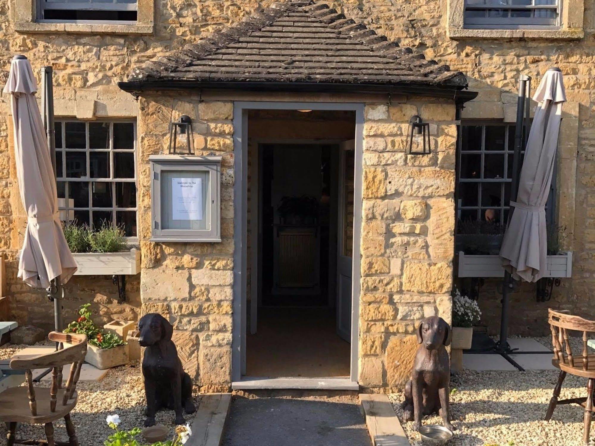 Bourton-on-the-Water The Mousetrap Inn מראה חיצוני תמונה